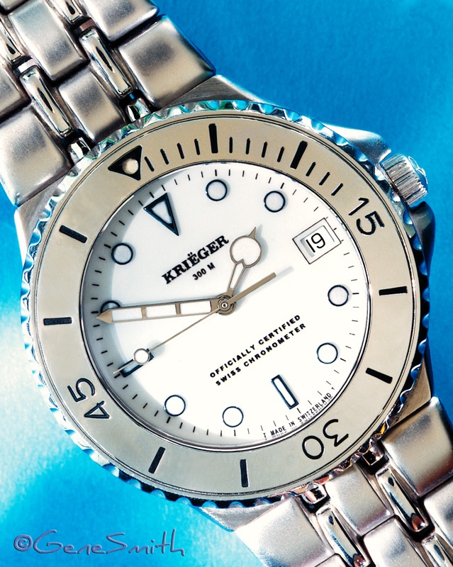 Diving watch with white bezel