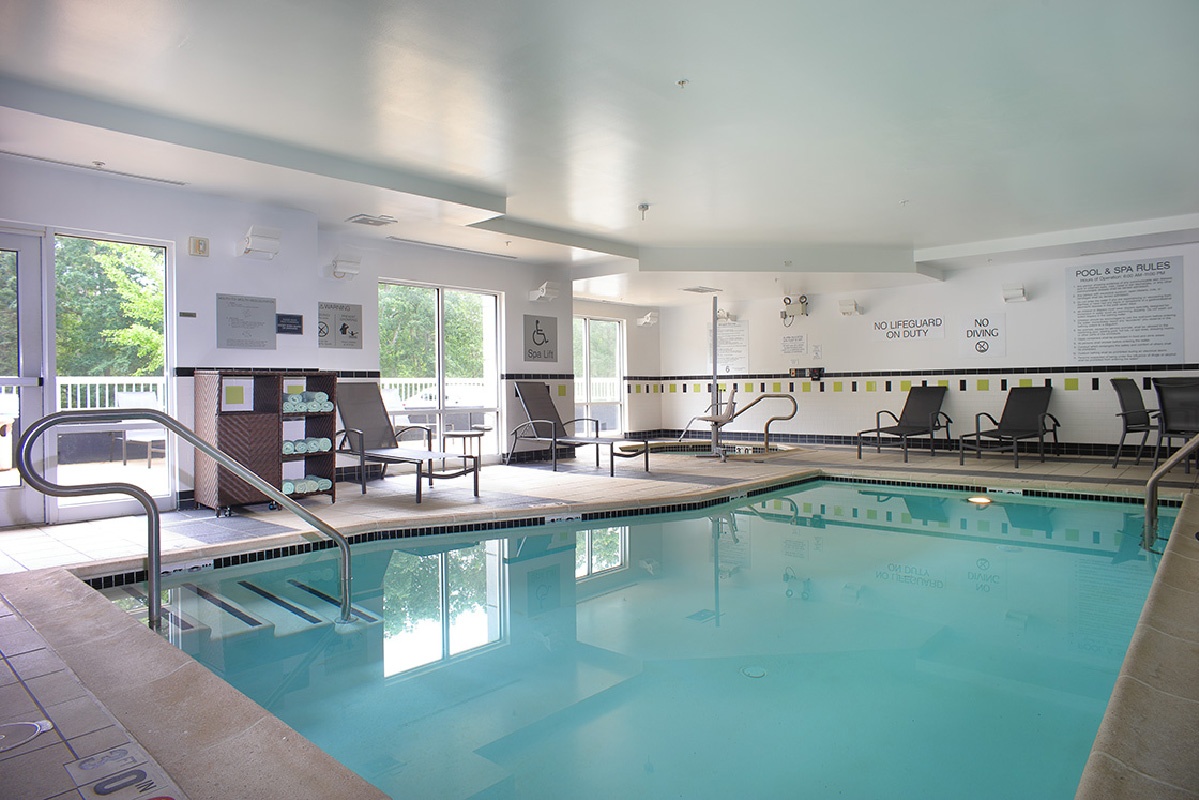 Hotel Swimming pool with spa